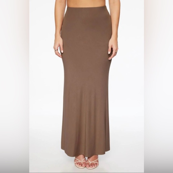 Dynamite Adriana long sleeve top and skirt set - Picture 3 of 4